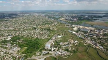 Güneşli bir günde pitoresk, cityscape ile Kherson şehrin hava atış