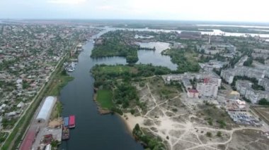 Dnipro nehir ve Kherson şehir quaya güneşli bir günde hava atış