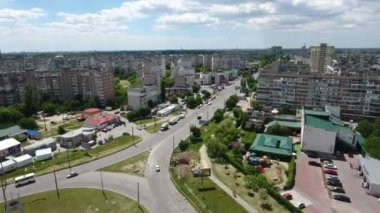 Onun üçgen Kavşağı ve yüksek binalar ile Kherson şehrin hava atış