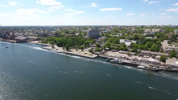 Fotografia aérea do Dnipro e suas margens na Ucrânia em um dia ensolarado no verão — Vídeo de Stock