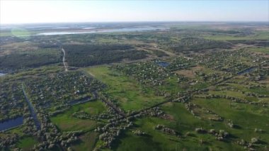 Küçük göller, bir yol ve reedbeds bir sürü baston, Ukrayna Hava atış