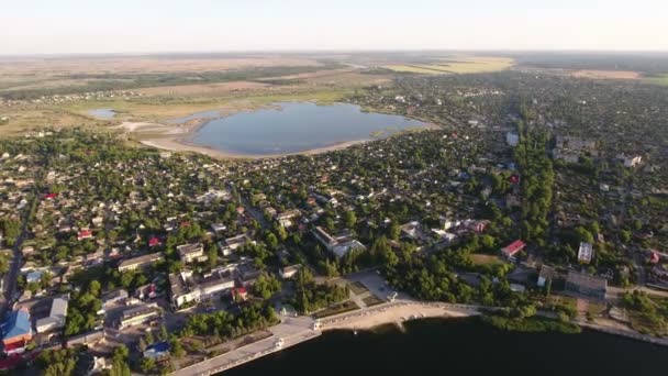 Paisaje urbano con tráfico por carretera — Vídeo de stock © Paha_L