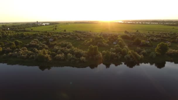 Hava atış Dnipro Nehri'nin, yaz aylarında gün batımında pitoresk, nehir — Stok video