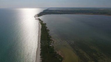 Adaların bir çarpıcı günbatımı iki uzun Karadeniz'de hava atış