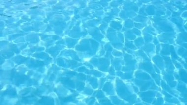 Şeffaf ışık renk tonları ve kabarcıklar ile oynarken Middeteranian denizin dalgaları