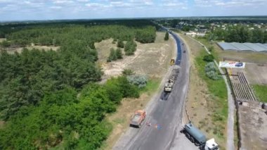 Hava atış bir karayolu blacktopping ve yaz aylarında güneşli bir günde onarma