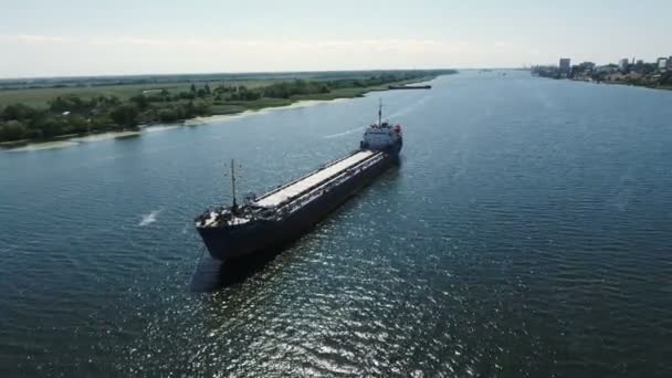 Bird`s eye shot of a big barge floating in the middle of the Southern Bug — Stock Video