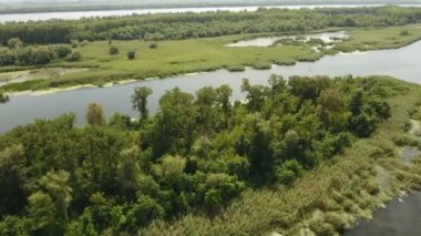 Yeşil sulak adacıkları, girişleri yaz Dnipro havzasında, hava atış