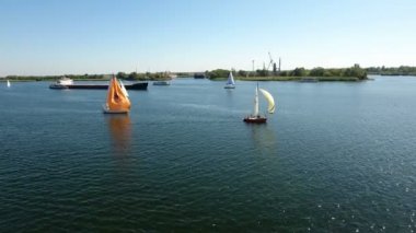 Nikolaev, Ukrayna - 16 Eylül 2017:Aerial atış birkaç güzel Yatlar Dnipro yaz yelken