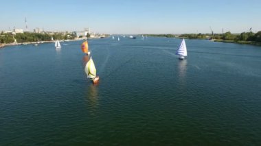 Nikolaev, Ukrayna - 16 Eylül 2017:Aerial çekim birkaç güzel Yatlar Dnipro yaz yelken