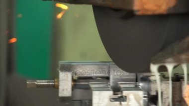 Bazı metal yüzey ışıltı bir bitki astream ile bazı hareketli aygıt biler