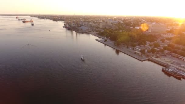Zdjęcia Lotnicze Malowniczym Dnipro Fioletowym Musujące Wody Zachodzie Słońca Widok — Wideo stockowe