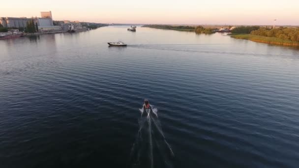 Letecký Snímek Přesun Lodí Dněpru Poblíž Průmyslové Nábřeží Létě Inspirující — Stock video