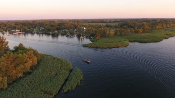 Yaz Aylarında Dnipro Bir Girişi Hareket Hızlı Bir Motorlu Tekne — Stok video