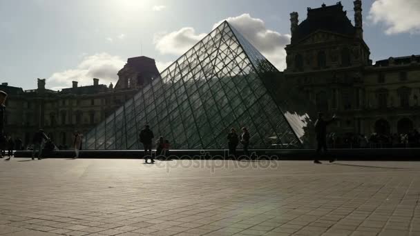 Paris Francja Listopada 2017 Wspaniały Widok Pyramide Luwru Wykonane Pustaków — Wideo stockowe