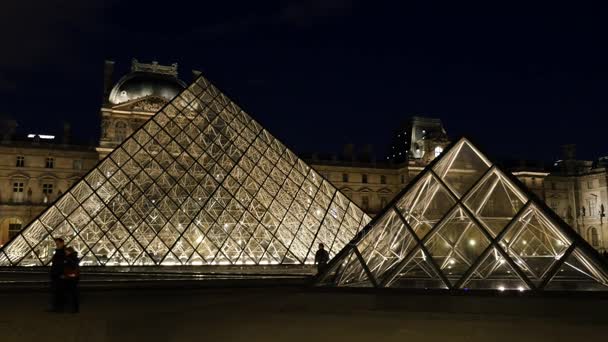 Paris França Novembro 2017 Incrível Vista Pirâmide Louvre Feita Construções — Vídeo de Stock
