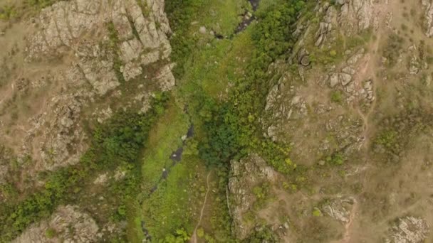 Aerial Shot Wild Canyon Covered Brown Rocks Patches Greenery Narrow — Stock Video