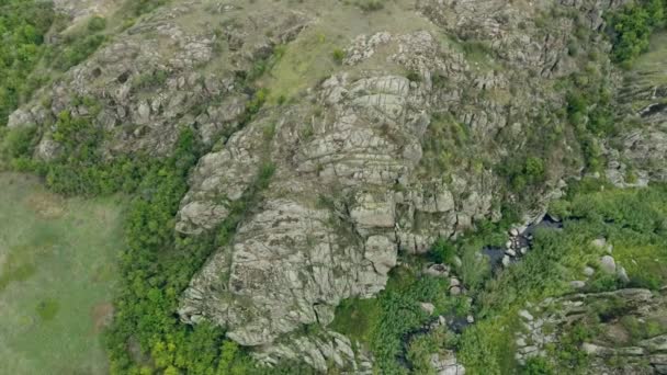 Une Vue Impressionnante Sur Vieux Sommet Montagne Recouvert Énormes Rochers — Video