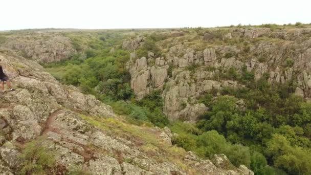 Una Vista Impressionante Montagne Rocciose Ricoperte Enormi Pietre Marrone Chiaro — Video Stock