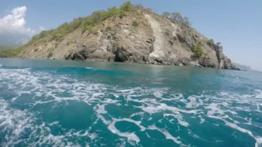 Bir Türk Deniz tatil en iyi bir tepede şaşırtıcı bir görünüm yavaş yaz aylarında güneşli bir günde. Mavi ve güzel deniz manzarası