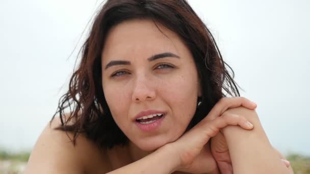 Happy Woman Lies Black Sea Shore Send Her Air Kiss — Vídeos de Stock