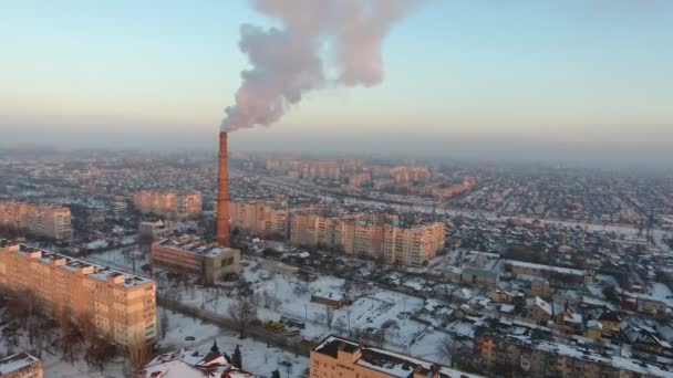 Luchtfoto Van Een Hoge Koeling Toren Met Langzaam Verhogen Van — Stockvideo