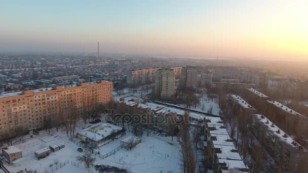 Zdjęcia Lotnicze Bloku Miasta Multistoreyed Budynków Zachodzie Słońca Zimie Widok — Wideo stockowe