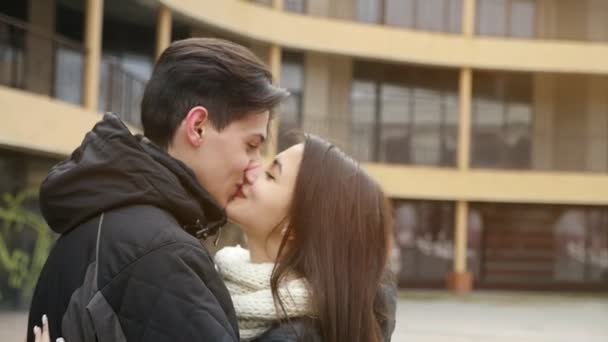 Happy Man Kisses Ardently His Sweetheart Girl City Street Winter — Stock Video