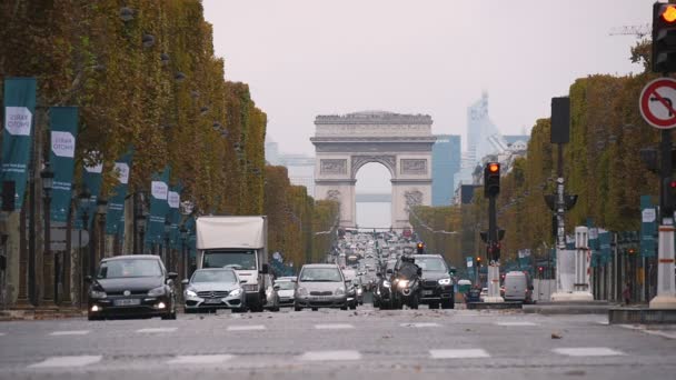 프랑스 2017 개선문 Slo 날에는 파리에서 그것에 이어지는 Streat 기다리는 — 비디오
