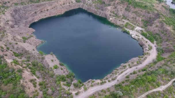 Zdjęcia Lotnicze Kwadratowych Jezioro Karierze Byłego Ukrainie Słoneczny Dzień Malowniczy — Wideo stockowe