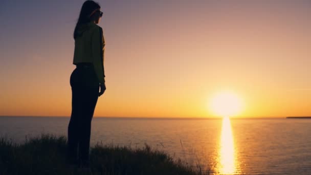 Emotional Girl Stands Black Sea Coast Looks Shining Sunset Vue — Video