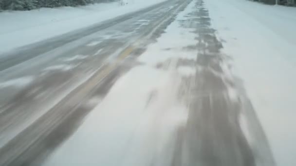 Eisglatte Straße Die Schnell Unter Den Rädern Eines Schnell Fahrenden — Stockvideo