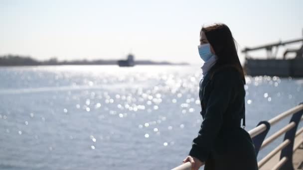 Young Brunette Girl Protective Mask Standing Dnipro Quay Rails Spring — Stock Video