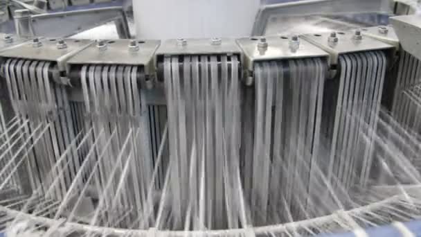 Metallic Machines Fluctuating Plastic Ropes Connected High Column Cheerful View — 图库视频影像
