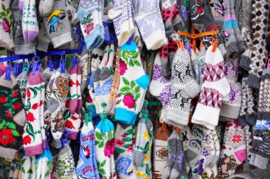 Renkli çorap Noel pazarı. Piyasada yıllık tradit olduğunu