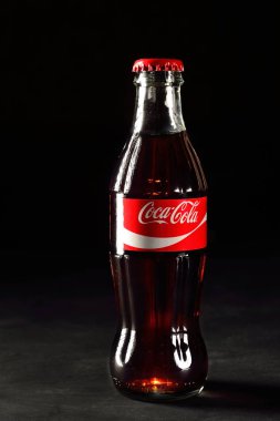 Rostov-On-Don, Rusya-Mart, 2016: Bir cam şişe kola 