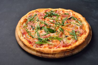 Pizza neapolitana kopya alanı ile tebeşir gemide