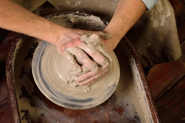 Master crock. Man hands making clay jug. The sculptor in the wor — Stock Photo, Image