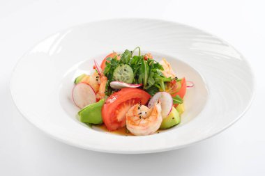 Yaratıcı kaplan karides, domates, avokado ve Roka Salatası