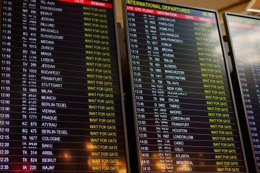 Istanbul, Türkiye - Nisan, 2017: Havaalanı uluslararası gidiş
