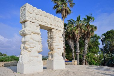 İnanç taş heykel üzerinde en yüksek noktası olan eski Yafo St