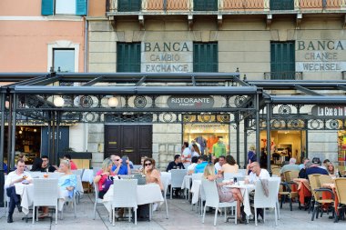 Verona, İtalya - Mayıs, 2017: Yaz teras restoranın t