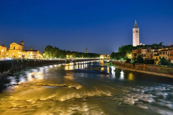 Noční pohled Verona. Itálie — Stock fotografie