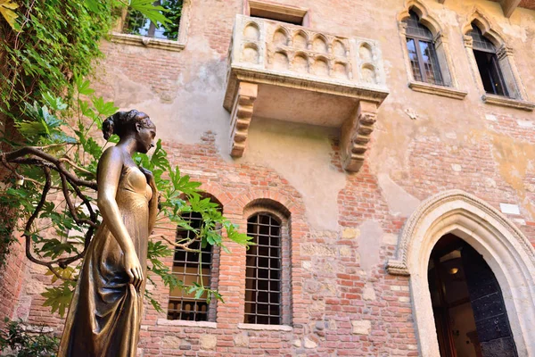 Veranda ve balkon Romeo ve Juliet evin, Verona, İtalya