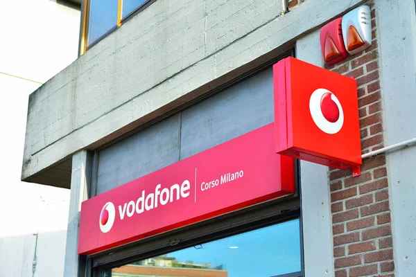 Βερόνα, Ιταλία - Μαΐου 2017: Λογότυπο Vodafone. Vodafone Group είναι μια Br — Φωτογραφία Αρχείου