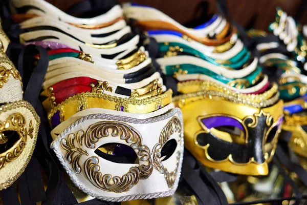 Straßenkarneval Maskengeschäft in Venedig, Italien — Stockfoto