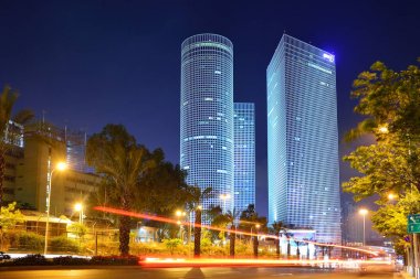 Tel Aviv, İsrail - Nisan, 2017: gece city, Azrieli Merkezi, Israe