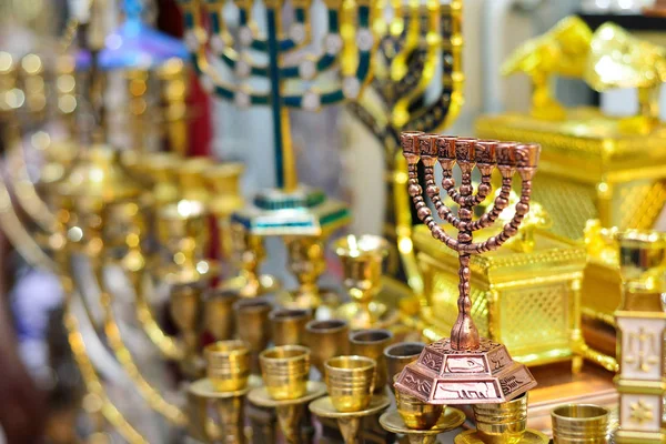 Castiçais hanukkah na loja de lembranças de Jerusalém — Fotografia de Stock