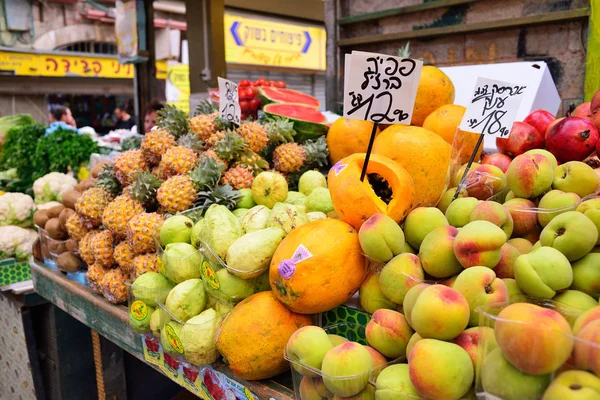 Jerusalem, israel - april 2017: exotische früchte auf dem israely market mahane yehuda, jerusalem — Stockfoto