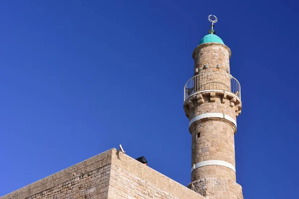O minarete da antiga mesquita da cidade de Jaffa — Fotografia de Stock